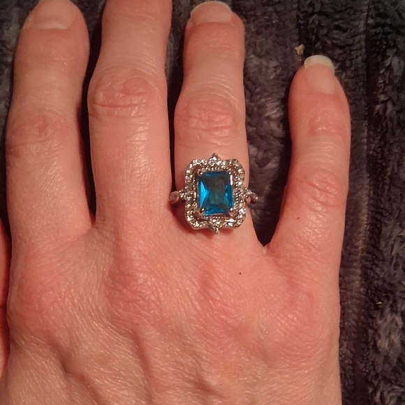 🔥NEW! Blue Topaz Halo Ring Sz 6 - Picture 2 of 4